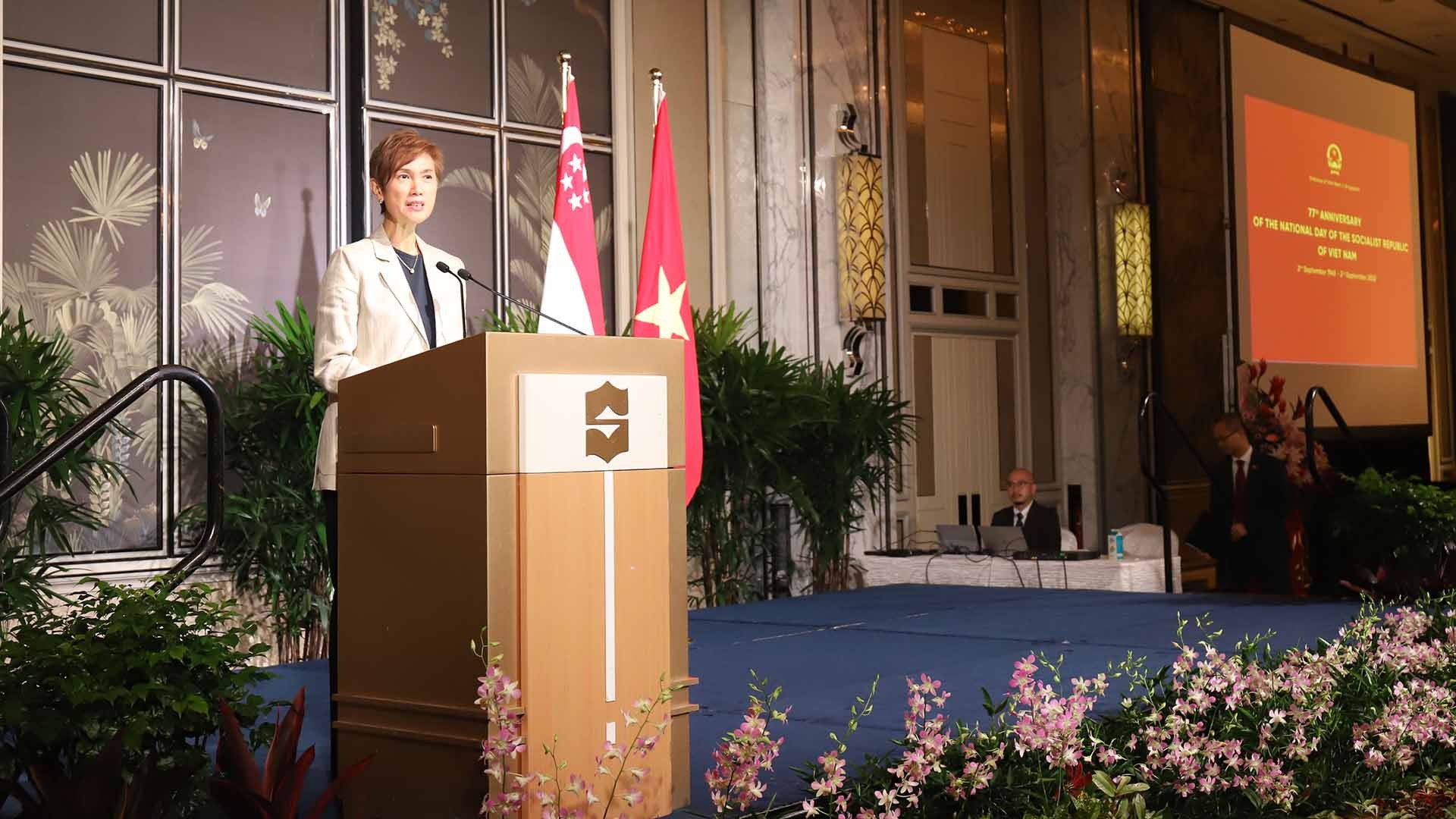Bộ trưởng Bộ Thông tin và Truyền thông Singapore Josephine Teo phát biểu tại Lễ kỷ niệm.