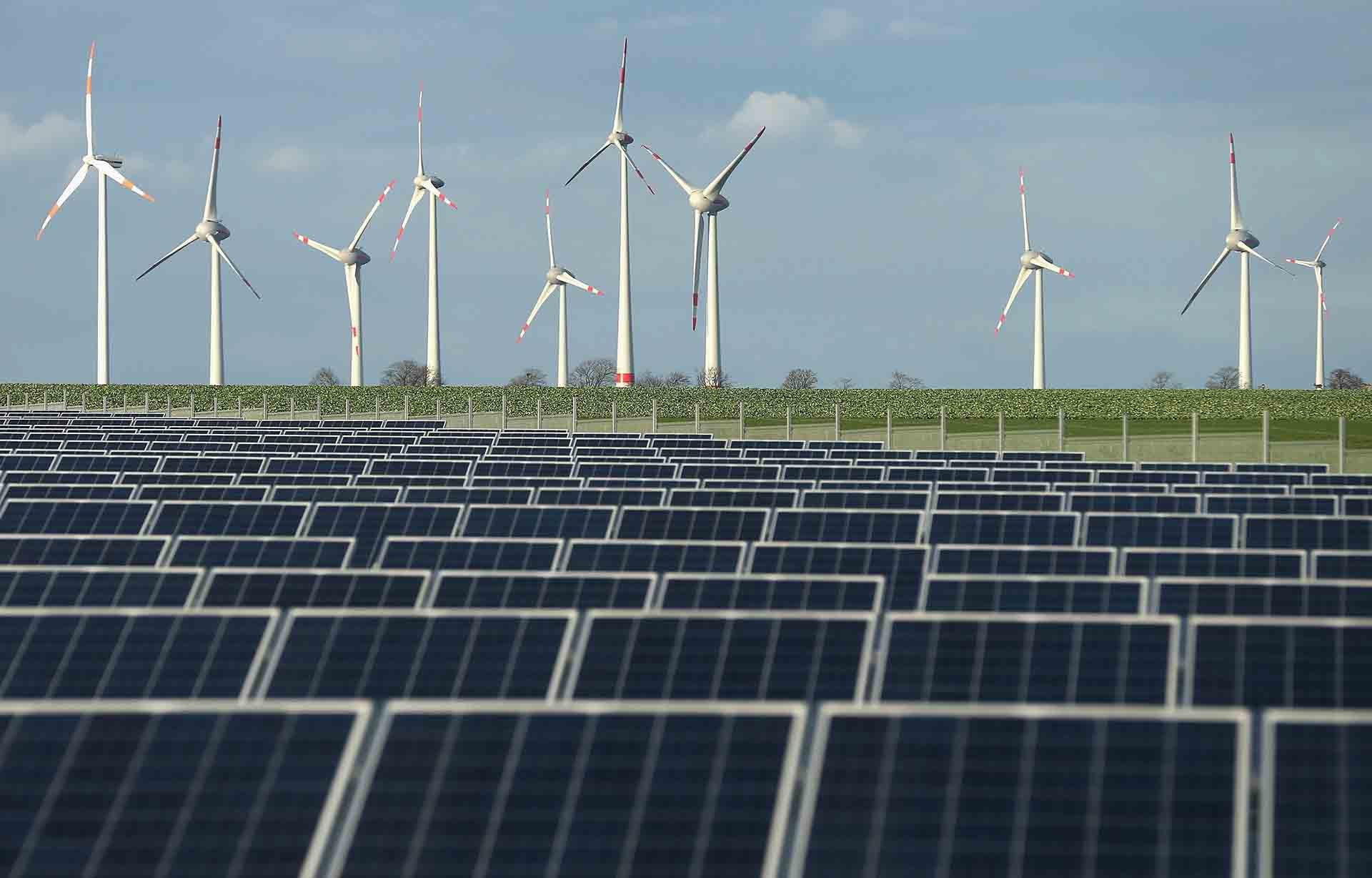 Năng lượng tái tạo đang trở thành một xu hướng chủ đạo và không thể đảo ngược trong ngành năng lượng toàn cầu. (Nguồn: AFP)