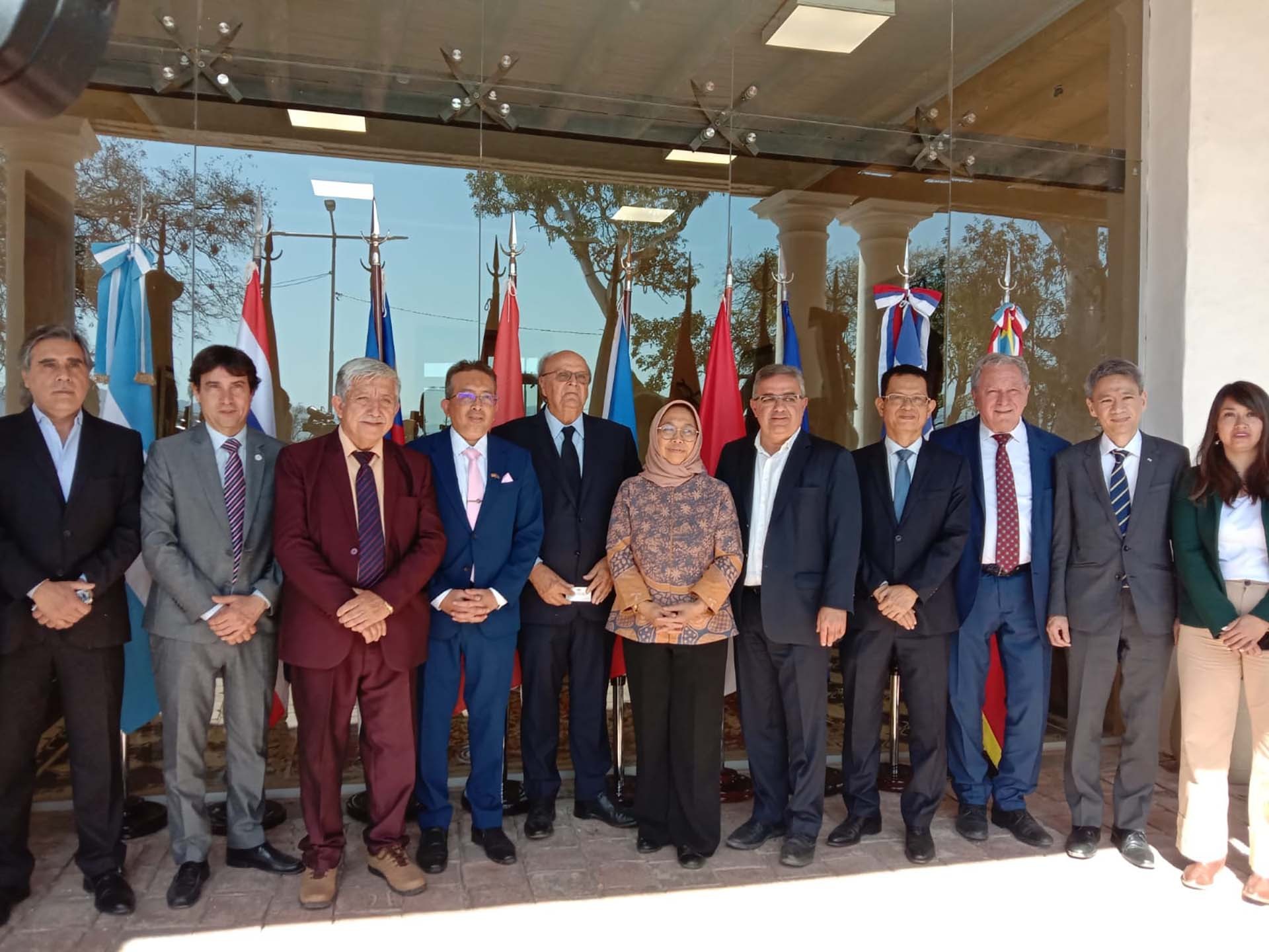 Đại sứ Dương Quốc Thanh cùng các Đại sứ ASEAN tại Buenos Aires thăm và làm việc tại tỉnh Catamarca theo lời mời của Phó Thống đốc tỉnh Ruben Dusso. 