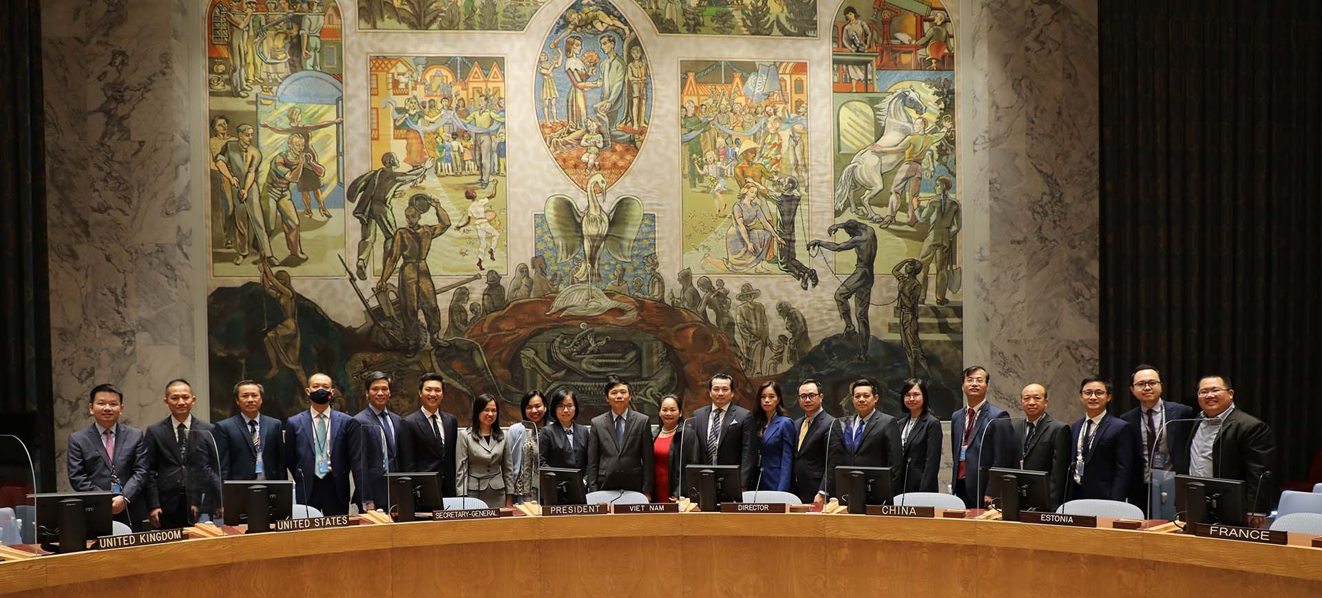 Đại sứ Đặng Đình Quý và các cán bộ Phái đoàn thường trực Việt Nam tại Liên hợp quốc, năm 2020.