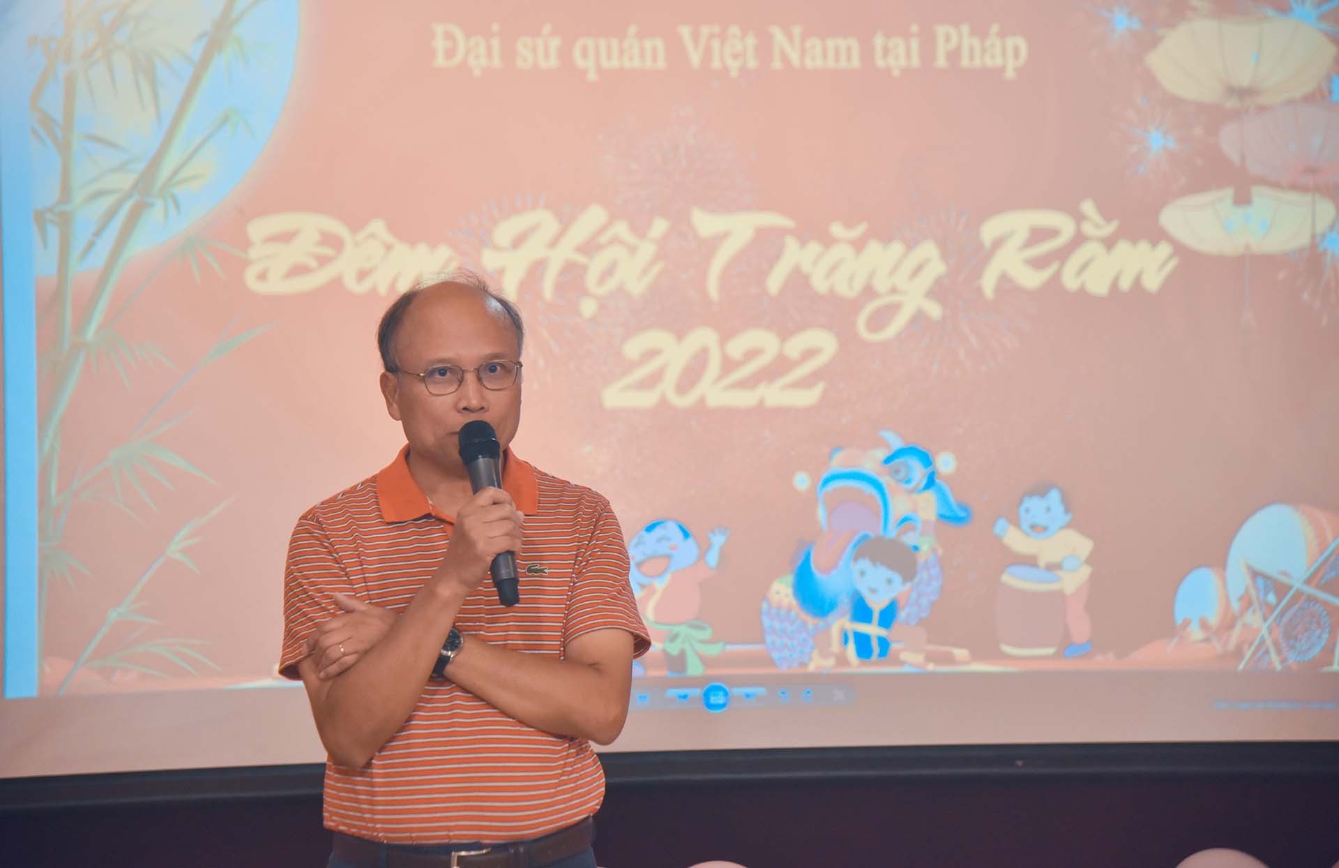 Đại sứ Việt Nam tại Pháp Đinh Toàn Thắng phát biểu khai mạc đêm hội.