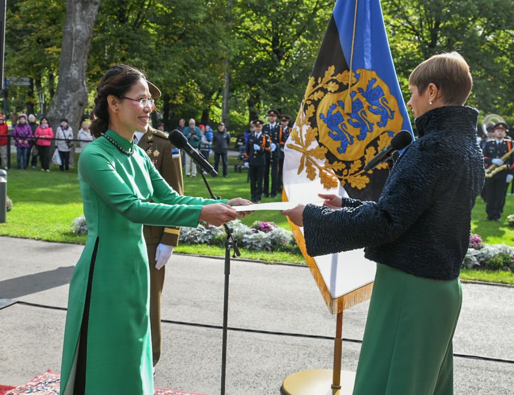 Estonian President believes in stronger friendship with Vietnam