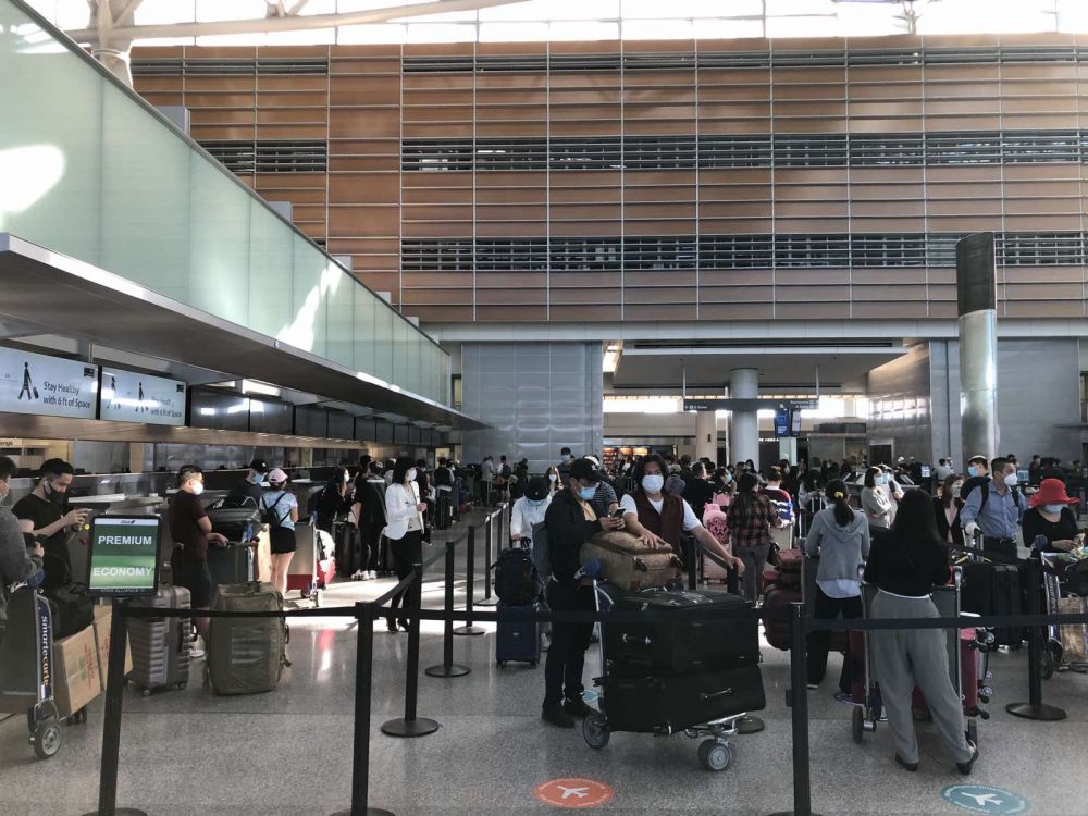 Dịch Covid-19: Hơn 350 công dân Việt Nam từ Hoa Kỳ và Nhật Bản về đến sân bay Vân Đồn an toàn