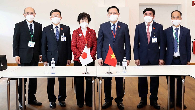 Chủ tịch Quốc hội Vương Đình Huệ và Chủ tịch Thượng viện Nhật Bản Santo Akiko với các đại biểu (Nguồn: TTXVN)