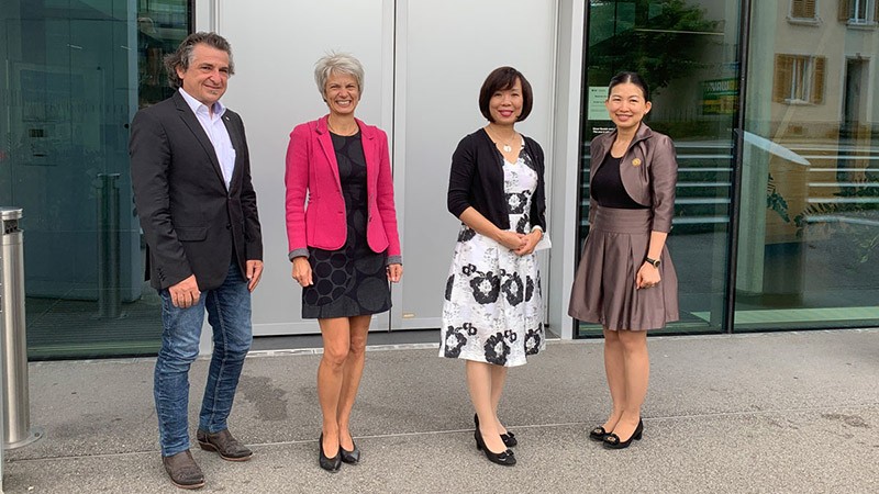 Đại sứ Lê Linh Lan và Hội tri thức và chuyên gia Việt Nam tại Thụy Sỹ đã có buổi làm việc với Giáo sư, Tiến sỹ Regula Altmann-Hohl, Chủ tịch  Trường Đại học FHNW.