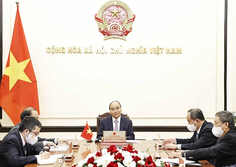Chủ tịch nước Nguyễn Xuân Phúc điện đàm với Thủ tướng Nhật Bản Yoshihide Suga. (Nguồn: TTXVN)