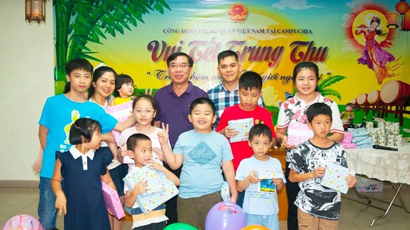 Đại sứ quán Việt Nam tại Campuchia tổ chức chương trình vui Tết Trung thu