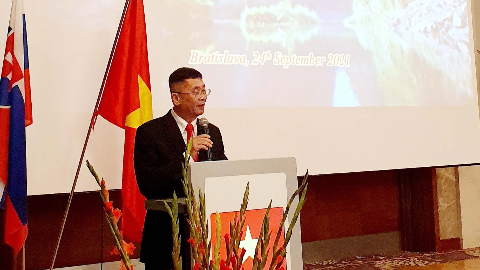 Đại sứ Nguyễn Tuấn phát biểu tại Lễ kỷ niệm. 