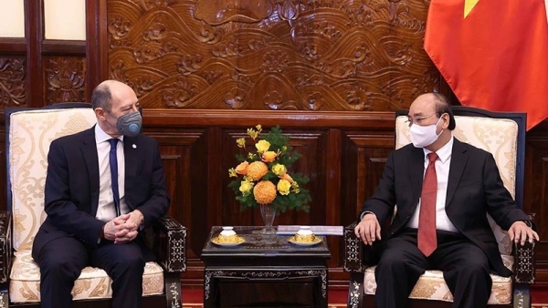 President Nguyen Xuan Phuc welcomes new ambassadors of Uruguay, Finland, Austria