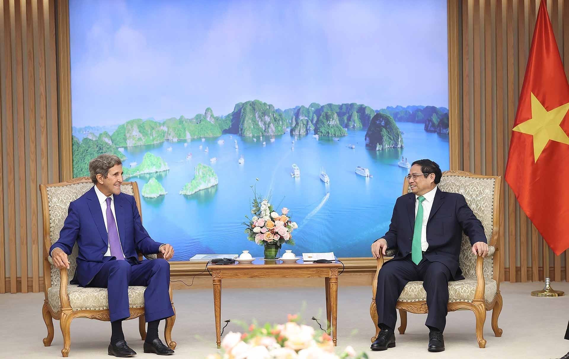 Thủ tướng Phạm Minh Chính tiếp ông John Kerry, Đặc phái viên của Tổng thống Mỹ về khí hậu. (Nguồn: TTXVN)