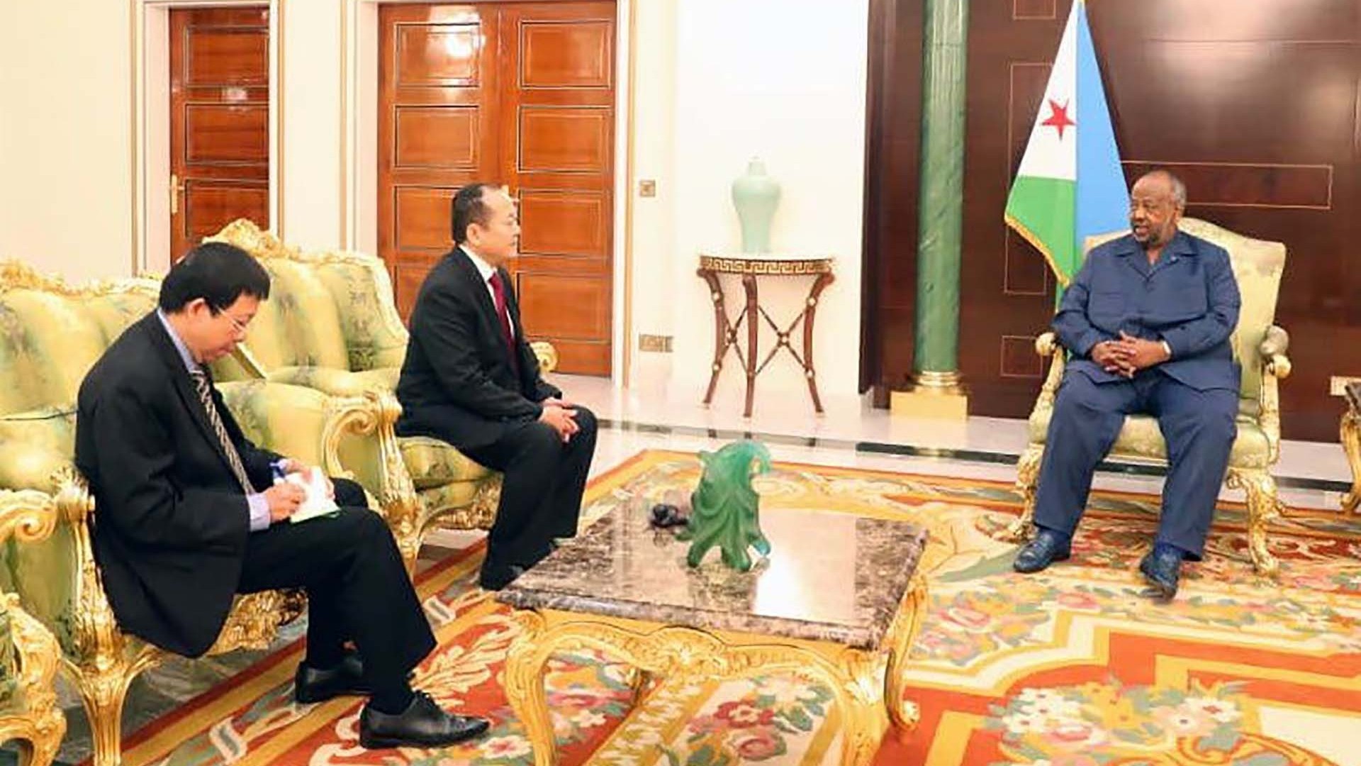 Đại sứ Nguyễn Huy Dũng trình Thư ủy nhiệm lên Tổng thống Cộng hòa Djibouti