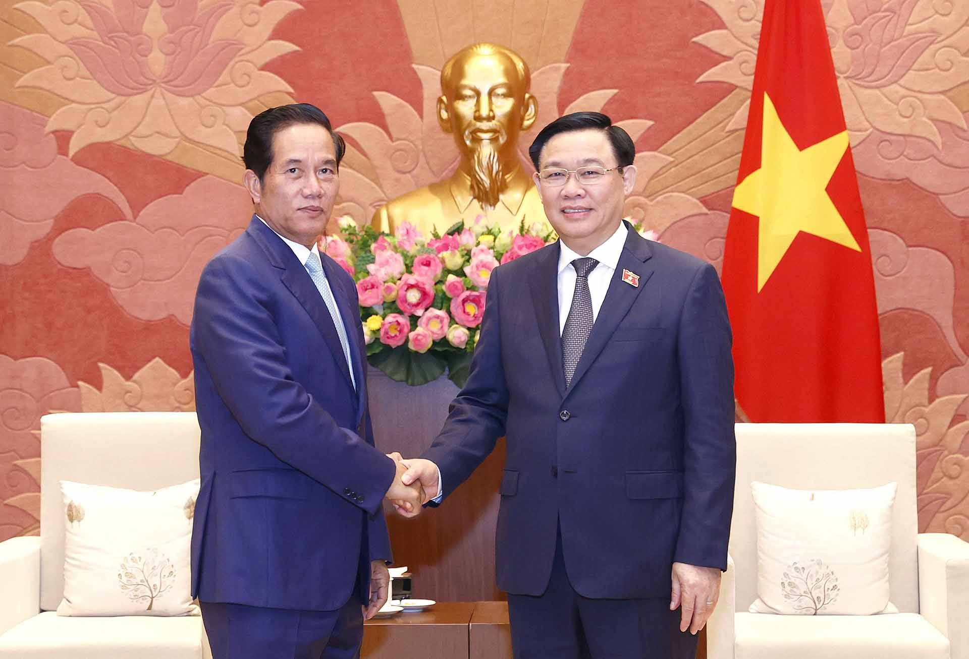 Chủ tịch Quốc hội Vương Đình Huệ tiếp Đô trưởng thủ đô Phnom Penh (Vương quốc Campuchia) Khuong Sreng. (Nguồn: TTXVN)