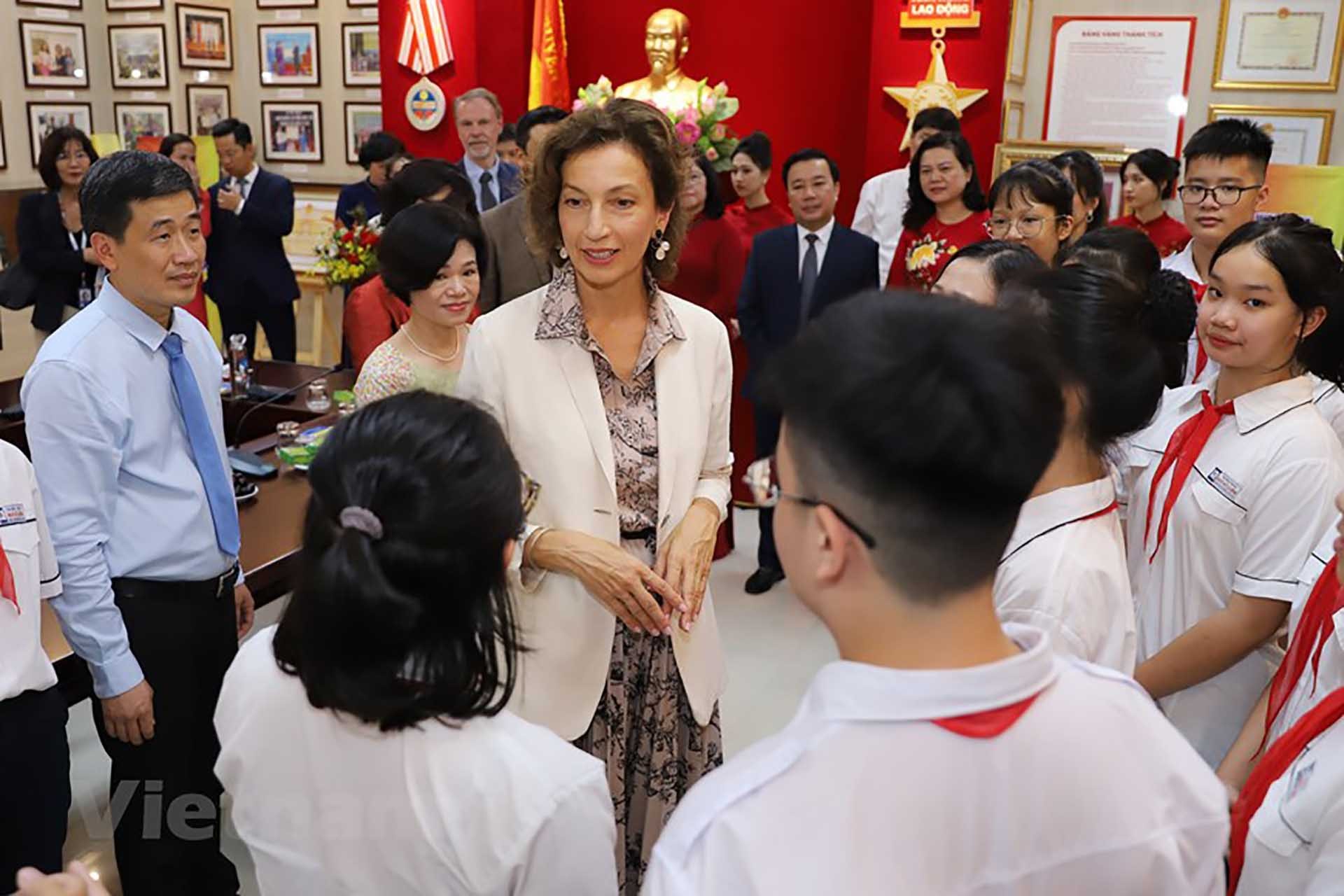 Tổng Giám đốc UNESCO Audrey Azoulay tại trường Ngô Sĩ Liên, ngày 5/9.  (Nguồn: Vietnamplus)