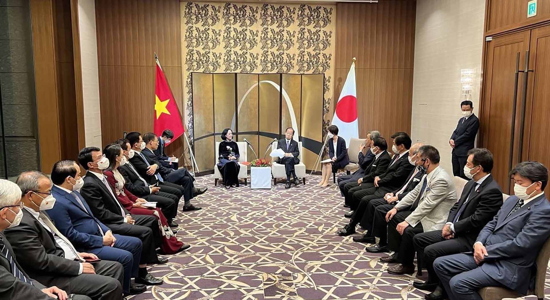 Quang cảnh cuộc gặp giữa đồng chí Trương Thị Mai và Tổng Thư ký Liên minh Nghị sỹ Hữu nghị Nhật-Việt Toshihiro Nikai. (Nguồn: TTXVN)