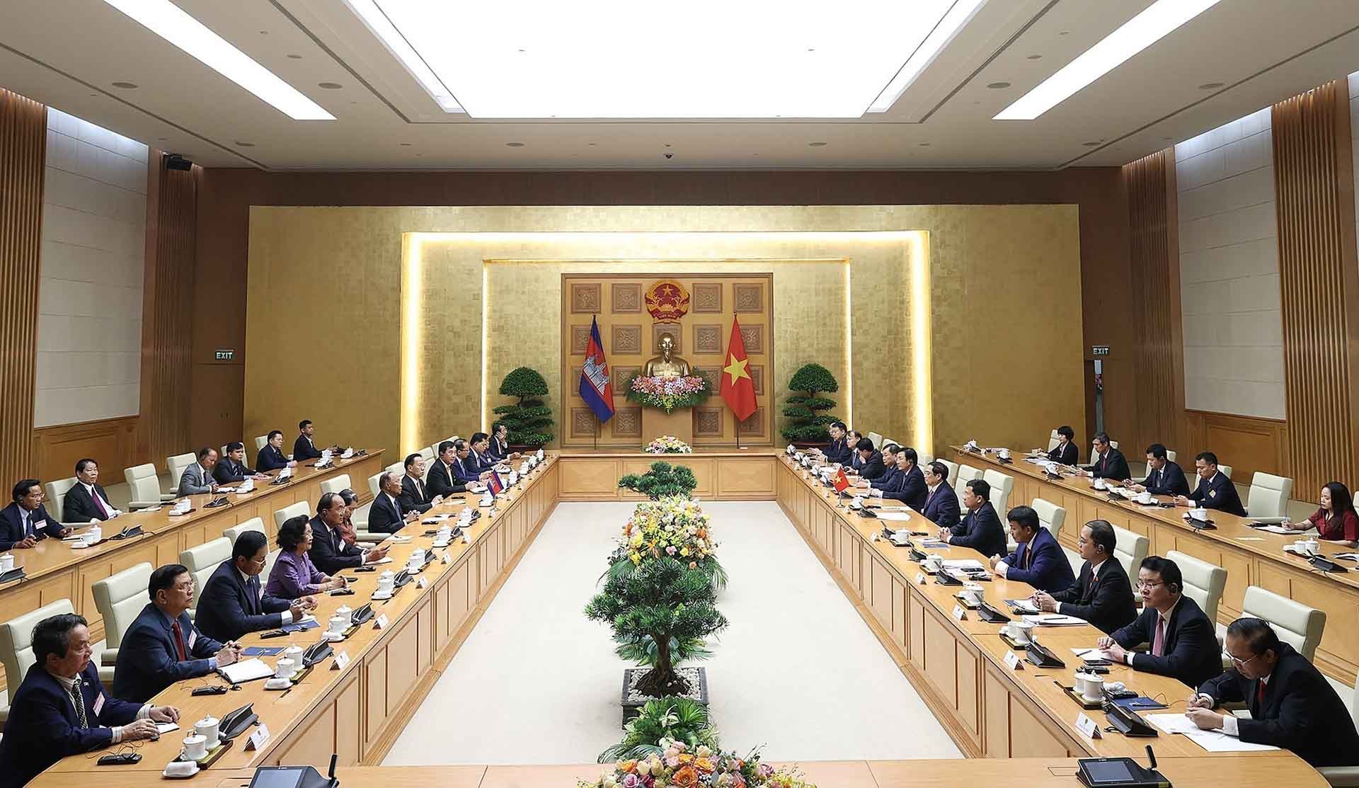 Thủ tướng Phạm Minh Chính hội kiến Chủ tịch Quốc hội Vương quốc Campuchia Samdech Heng Samrin. (Nguồn: TTXVN)