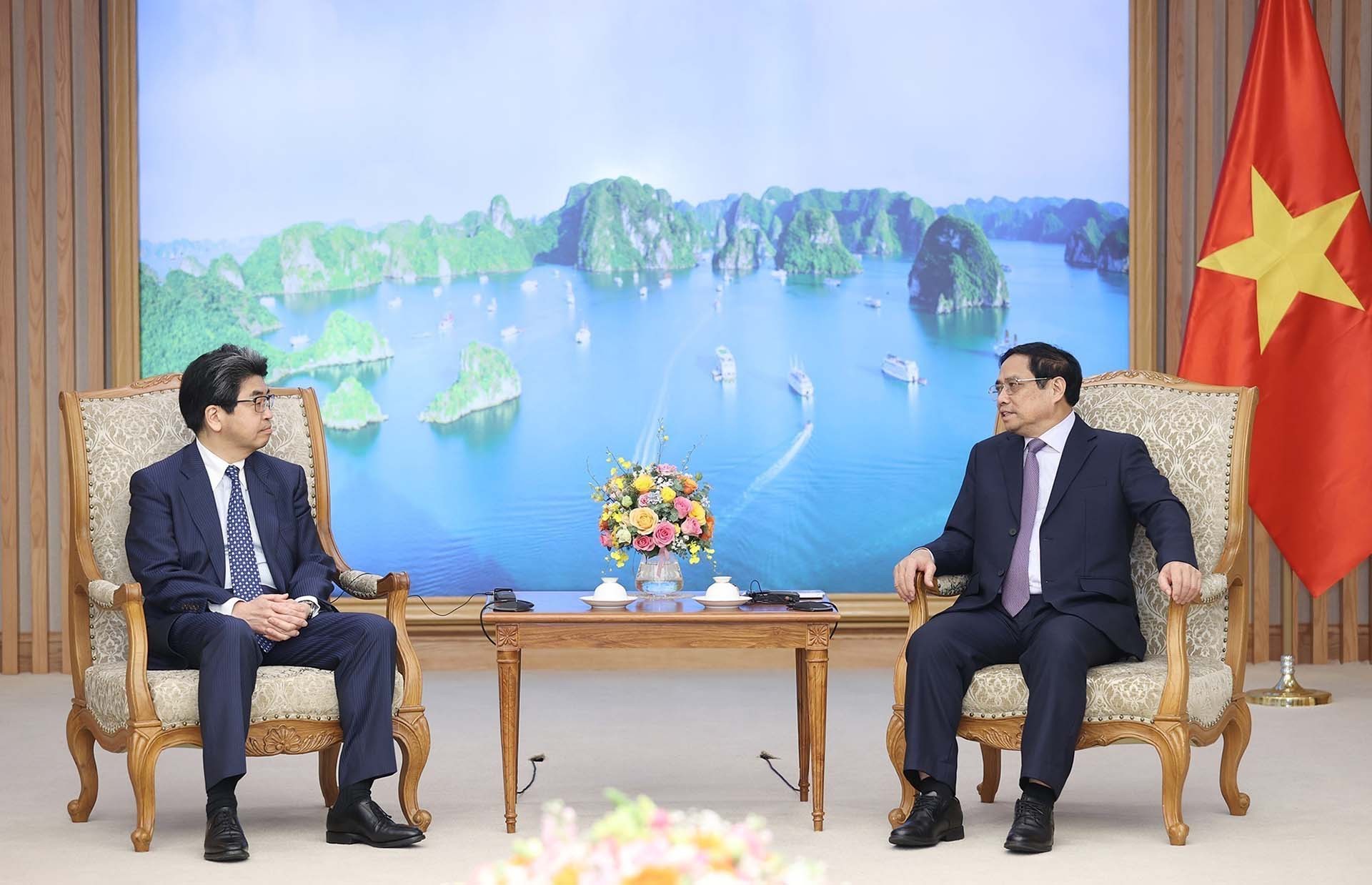 Thủ tướng Phạm Minh Chính tiếp Thống đốc Ngân hàng Hợp tác quốc tế Nhật Bản Hayashi Nobumitsu. (Nguồn: TTXVN)