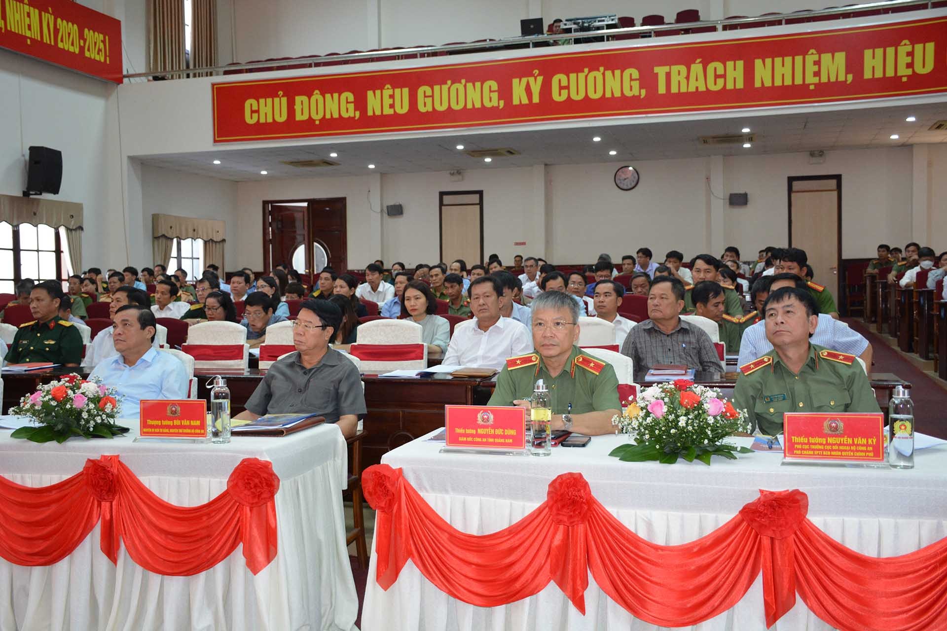 Các đại biểu tham dự Hội nghị.