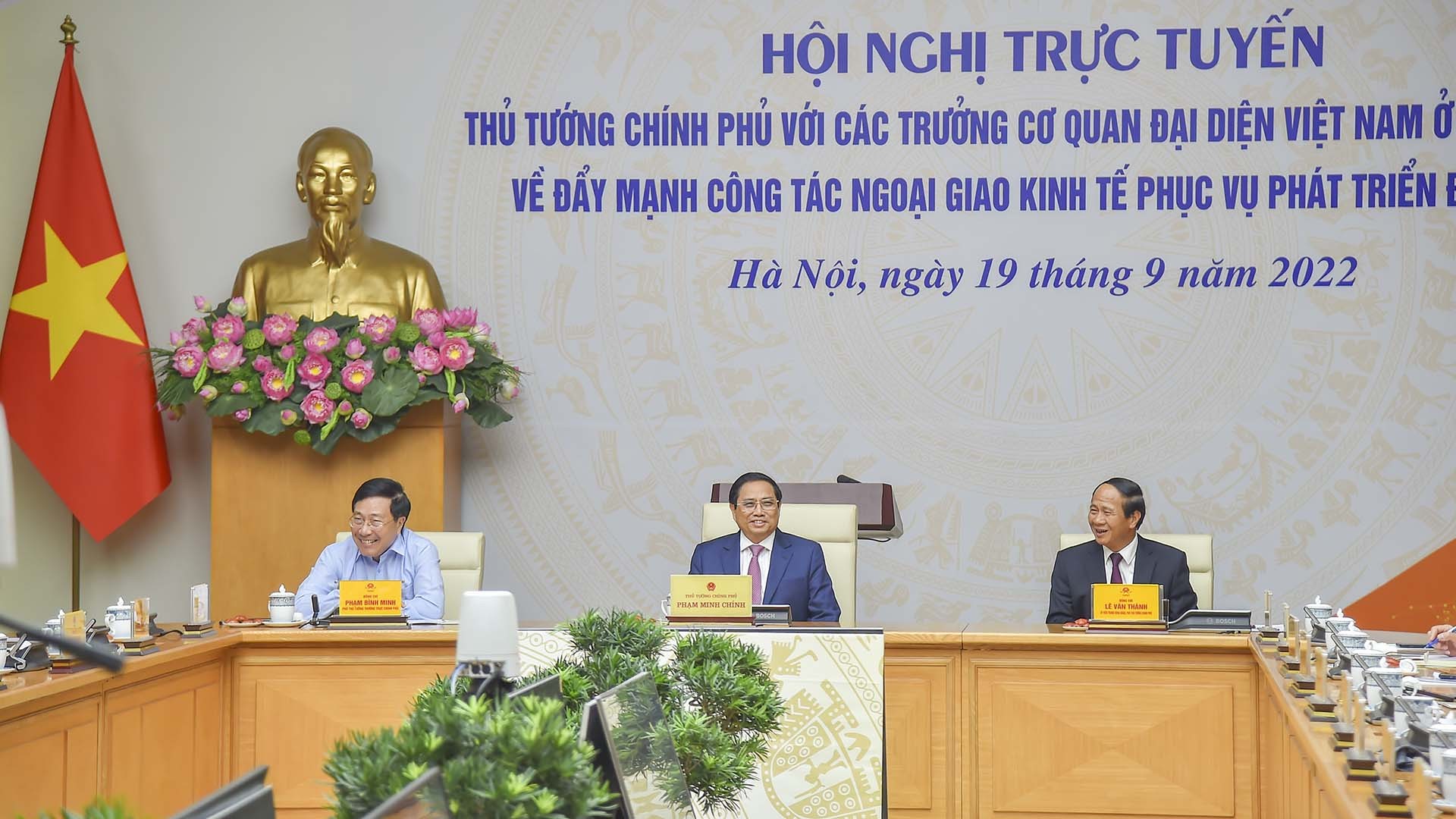 Thủ tướng Chính phủ Phạm Minh Chính chủ trì Hội nghị trực tuyến với về ngoại giao kinh tế.  (Ảnh: Tuấn Anh)