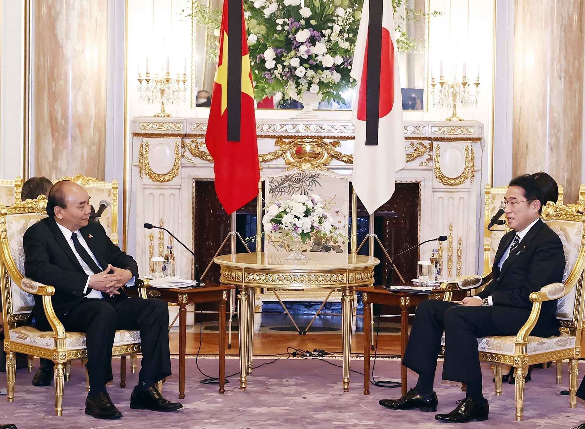  Chủ tịch nước Nguyễn Xuân Phúc hội đàm với Thủ tướng Nhật Bản Kishida Fumio. (Nguồn: TTXVN)