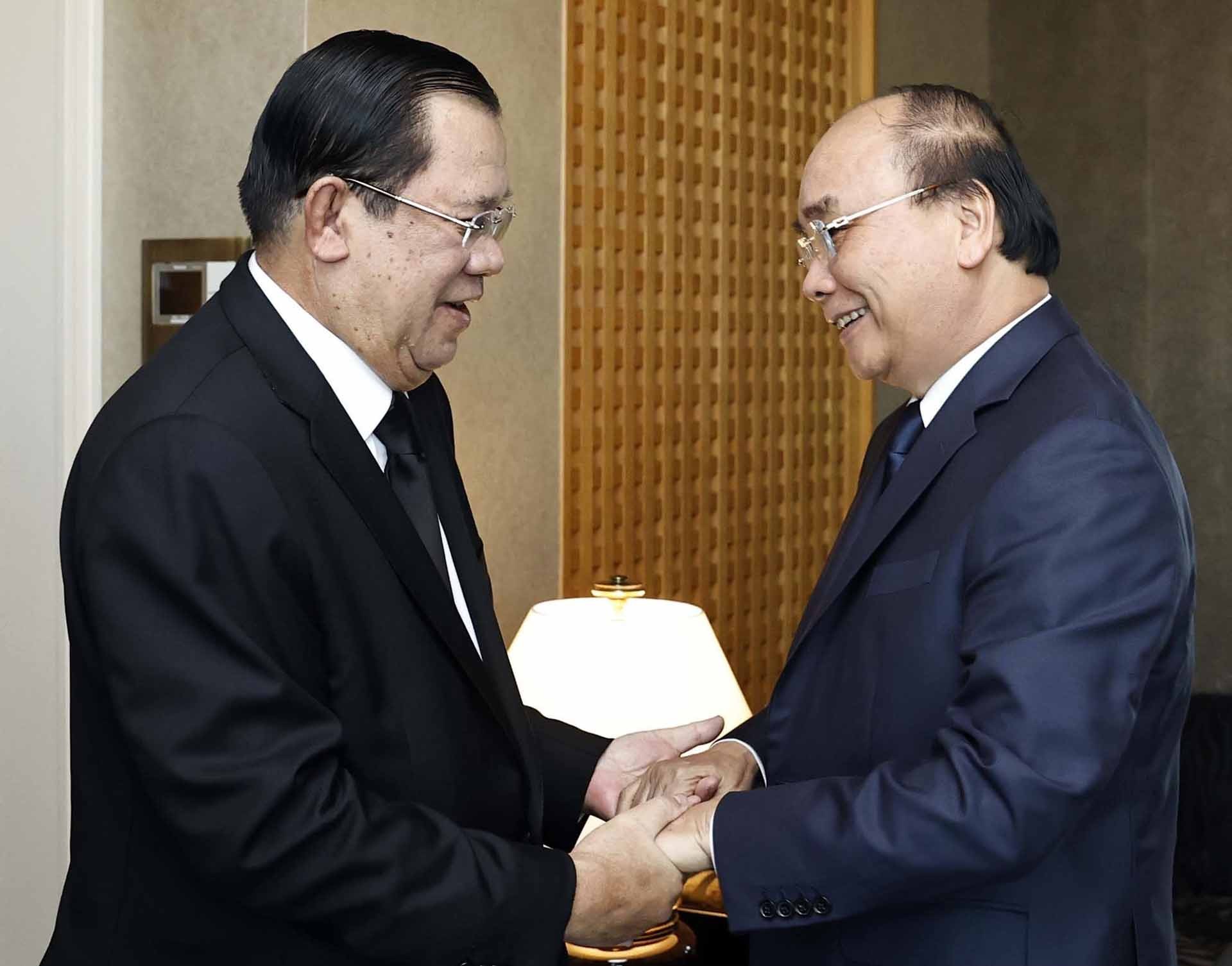Chủ tịch nước Nguyễn Xuân Phúc gặp Thủ tướng Campuchia Samdech Techno Hun Sen. (Nguồn: TTXVN)