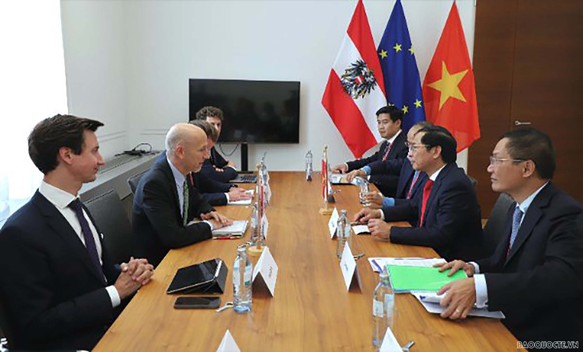 Bộ trưởng Bùi Thanh Sơn gặp Bộ trưởng Kinh tế và Lao động Martin Kocher.