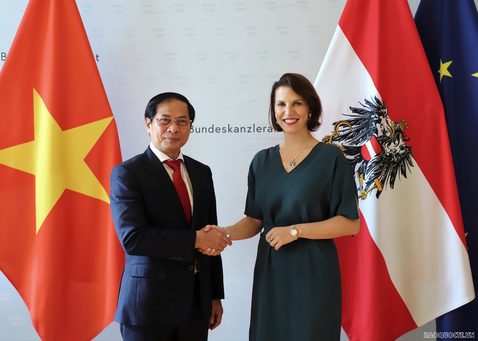 Bộ trưởng Ngoại giao Bùi Thanh Sơn gặp Bộ trưởng EU và Hiến pháp Áo Karoline Edstadler.