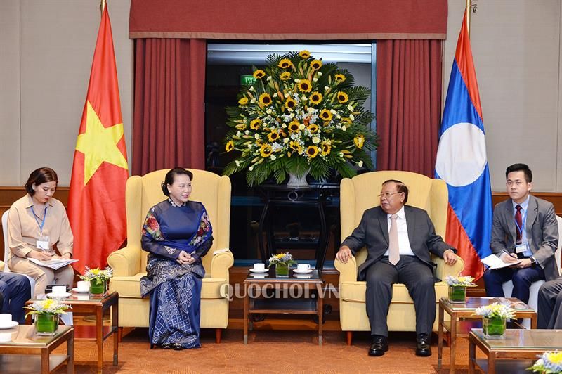 Chủ tịch Quốc hội hội kiến với Tổng Bí thư, Chủ tịch nước Lào