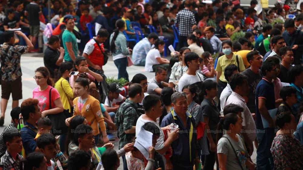 Thiếu hụt lao động, Thái Lan yêu cầu lao động nhập cư gia hạn giấy phép
