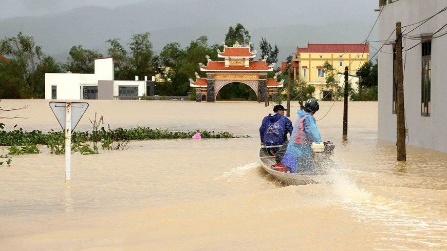 Lãnh đạo Lào và Thái Lan gửi điện thăm hỏi về lũ lụt tại miền Trung Việt Nam