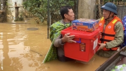 Lũ lụt miền Trung: Hãy làm theo mệnh lệnh từ trái tim!