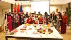 Tổ chức Tết Trung thu cho trẻ em người Việt tại thành phố La Haye và vùng phụ cận