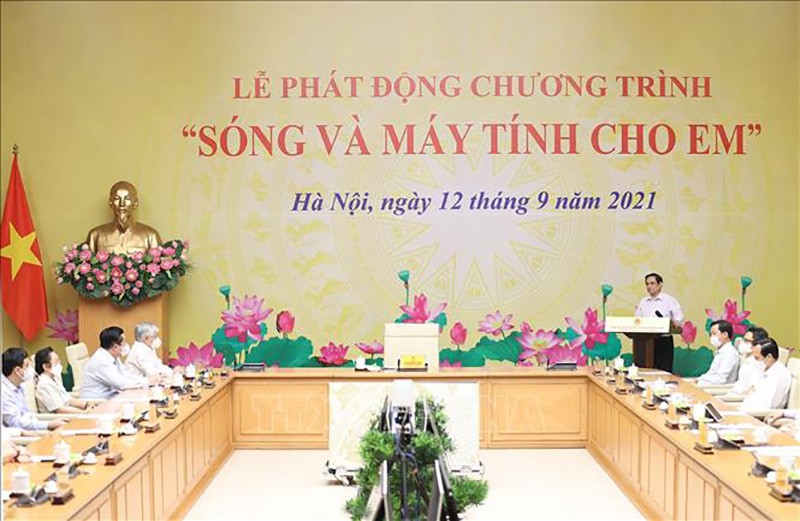 Thủ tướng Chính phủ Phạm Minh Chính phát động Chương trình “Sóng và máy tính cho em”. (Nguồn: TTXVN)