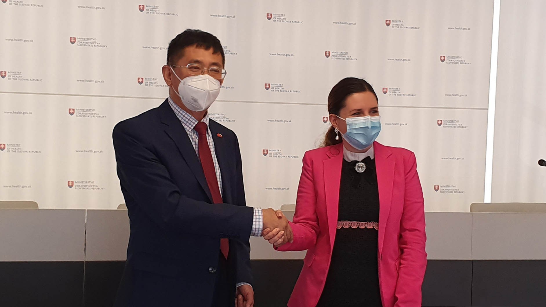 Đại sứ Nguyễn Tuấn đã có buổi làm việc với Tiến sĩ Marcela Urbanova, Vụ trưởng - Vụ Quan hệ đối ngoại, Bộ Y tế Slovakia