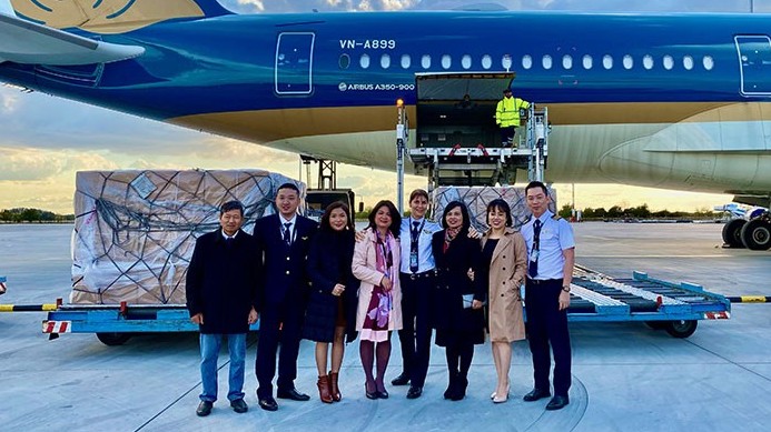 Vietnam Airlines vận chuyển vaccine và vật tư y tế từ Hungary, Croatia và Slovakia về Việt Nam
