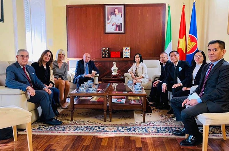 Thứ trưởng Bộ Phát triển kinh tế Italy Gilberto Pichetto Fratin đã tới thăm Đại sứ quán Việt Nam tại Italy. 