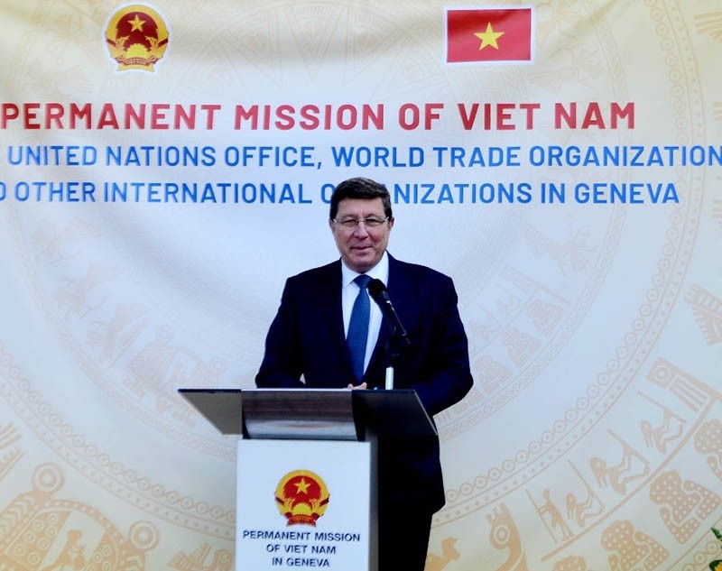 Phó Chủ tịch Hội đồng bang Geneva ông Mauro Poggia phát biểu trong lễ khai mạc Ngày Văn hóa Việt Nam – Thụy Sỹ tại Phái đoàn Việt Nam ở Geneva, 16/10/2021