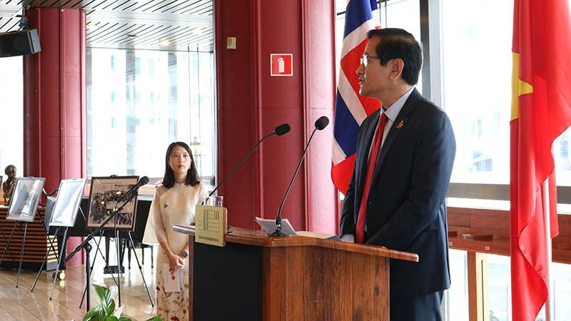 Đại sứ Lê Hồng Lam phát biểu tại buổi lễ