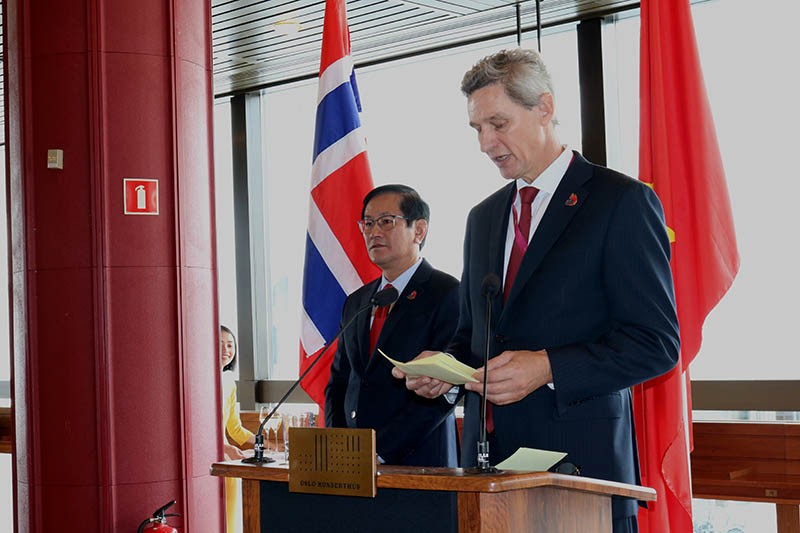 Tổng Thư ký Bộ Ngoại giao Tore Hattrem phát biểu tại buổi lễ.