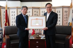 Honorary Consul General of Viet Nam in RoK honoured