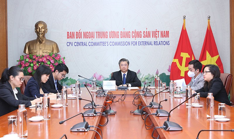 Ban Đối ngoại Trung ương Đảng ta đã phối hợp với Ban Liên lạc Đối ngoại Trung ương Đảng Cộng sản Trung Quốc tổ chức Tọa đàm trực tuyến chuyên đề về phòng, chống dịch Covid-19. 