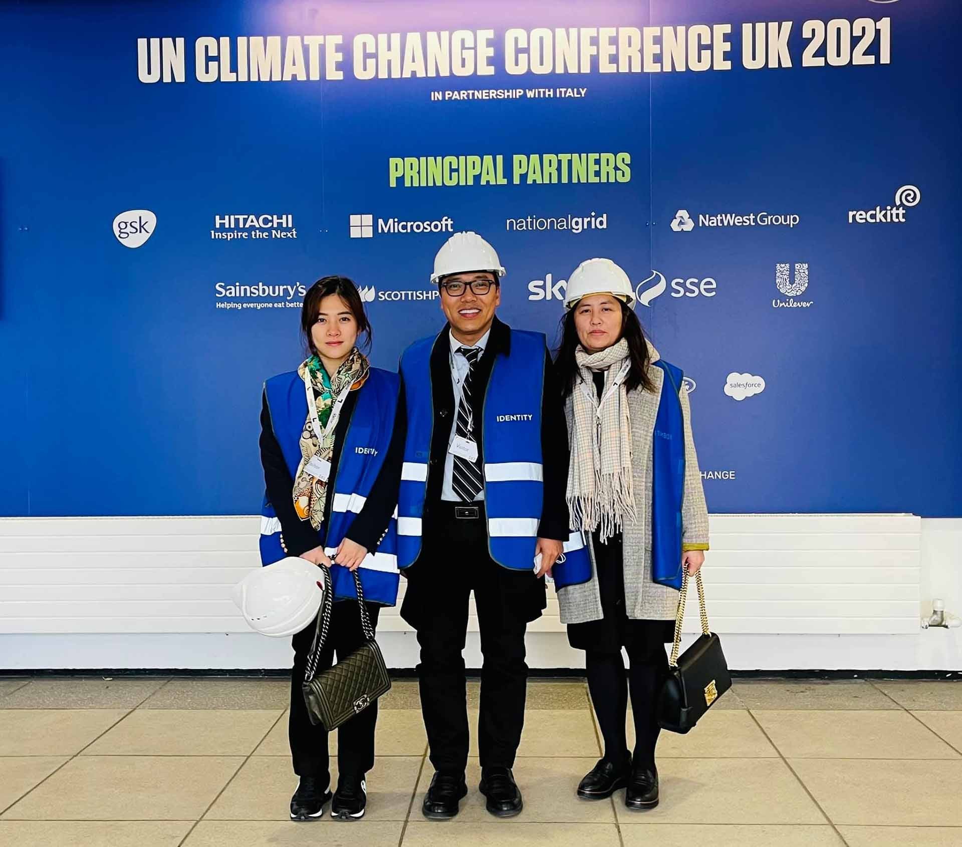 Đại sứ Nguyễn Hoàng Long cùng các bộ Đại sứ quán thăm tiền trạm khu Trung tâm Hội nghị quốc tế tại Glasgow nơi sẽ diễn ra Hội nghị thượng đỉnh COP26. (Ảnh: ĐSQ Việt Nam tại Anh)