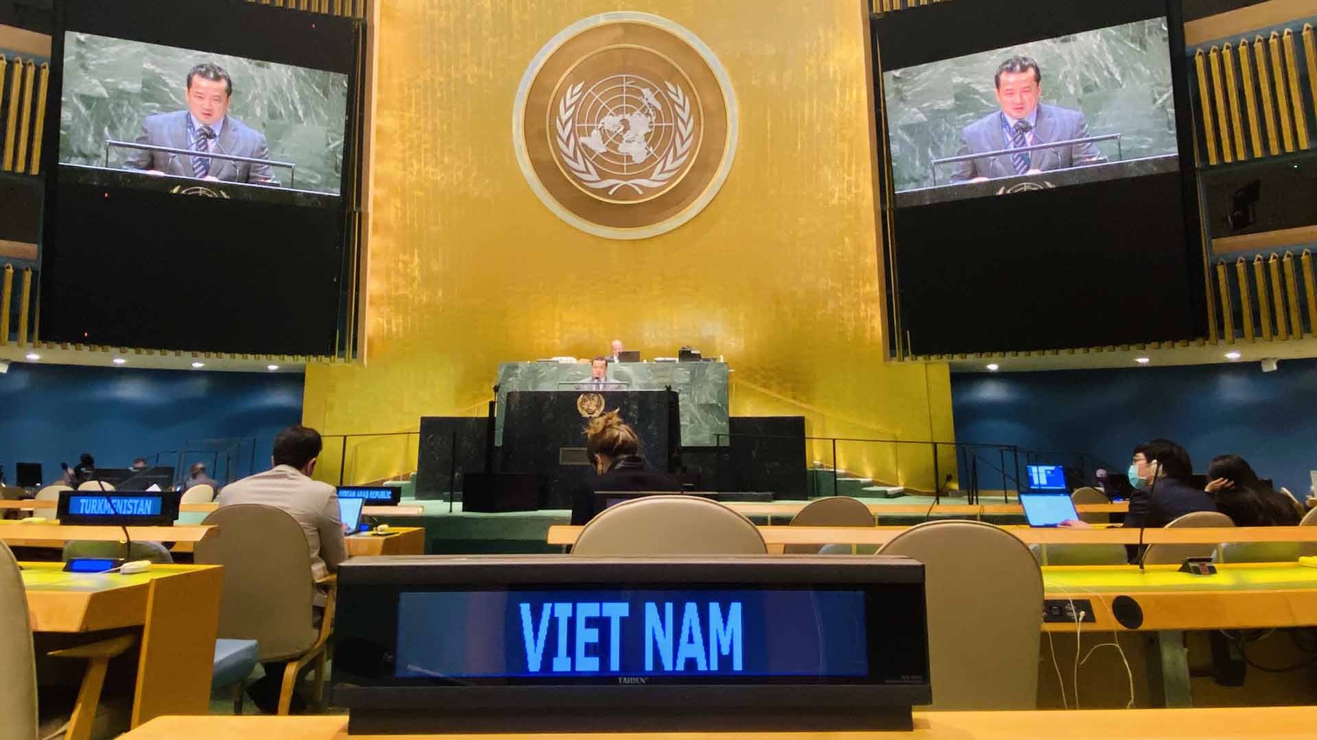 Đại sứ Phạm Hải Anh, Phó Trưởng Phái đoàn thường trực Việt Nam tại Liên hợp quốc phát biểu tại phiên họp toàn thể để thảo luận về Báo cáo công tác năm của Tòa Công lý quốc tế.