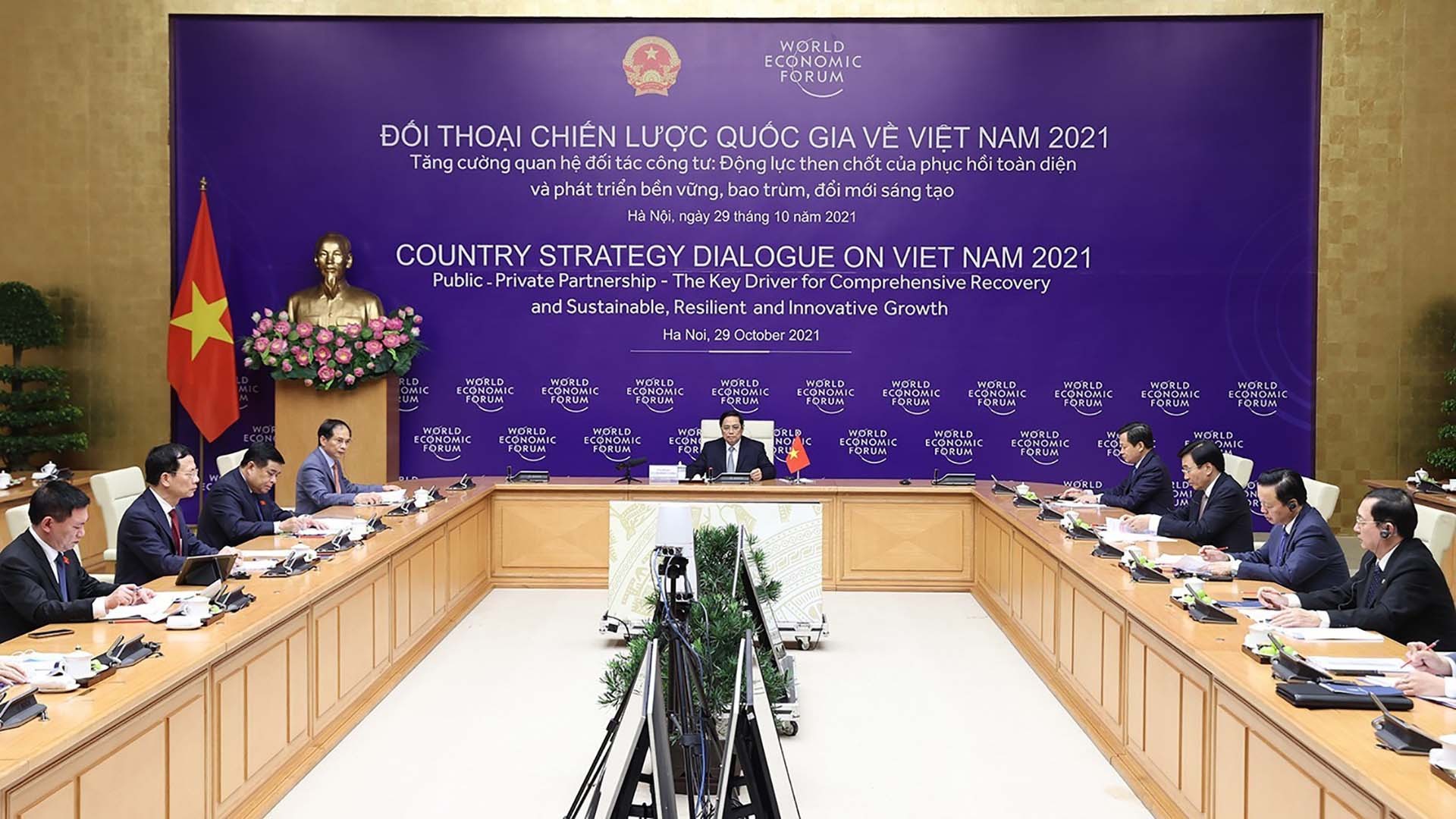 Thủ tướng Phạm Minh Chính chủ trì Đối thoại chiến lược quốc gia giữa Việt Nam và WEF tại điểm cầu Hà Nội. (Nguồn: TTXVN)