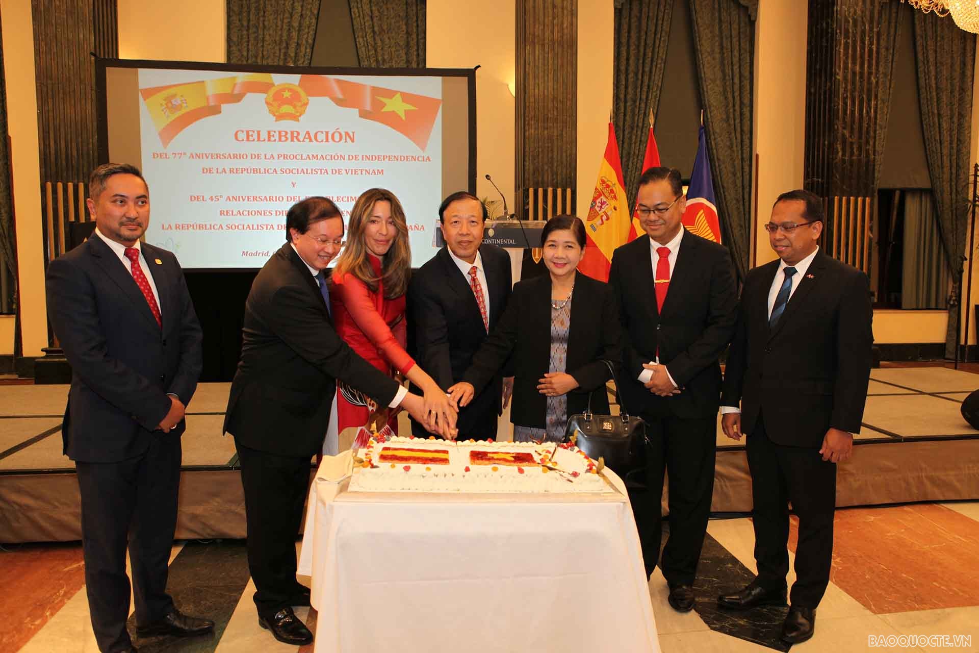 Kỷ niệm 77 năm Quốc khánh và 45 năm ngày thiết lập quan hệ ngoại giao Việt Nam-Tây Ban Nha