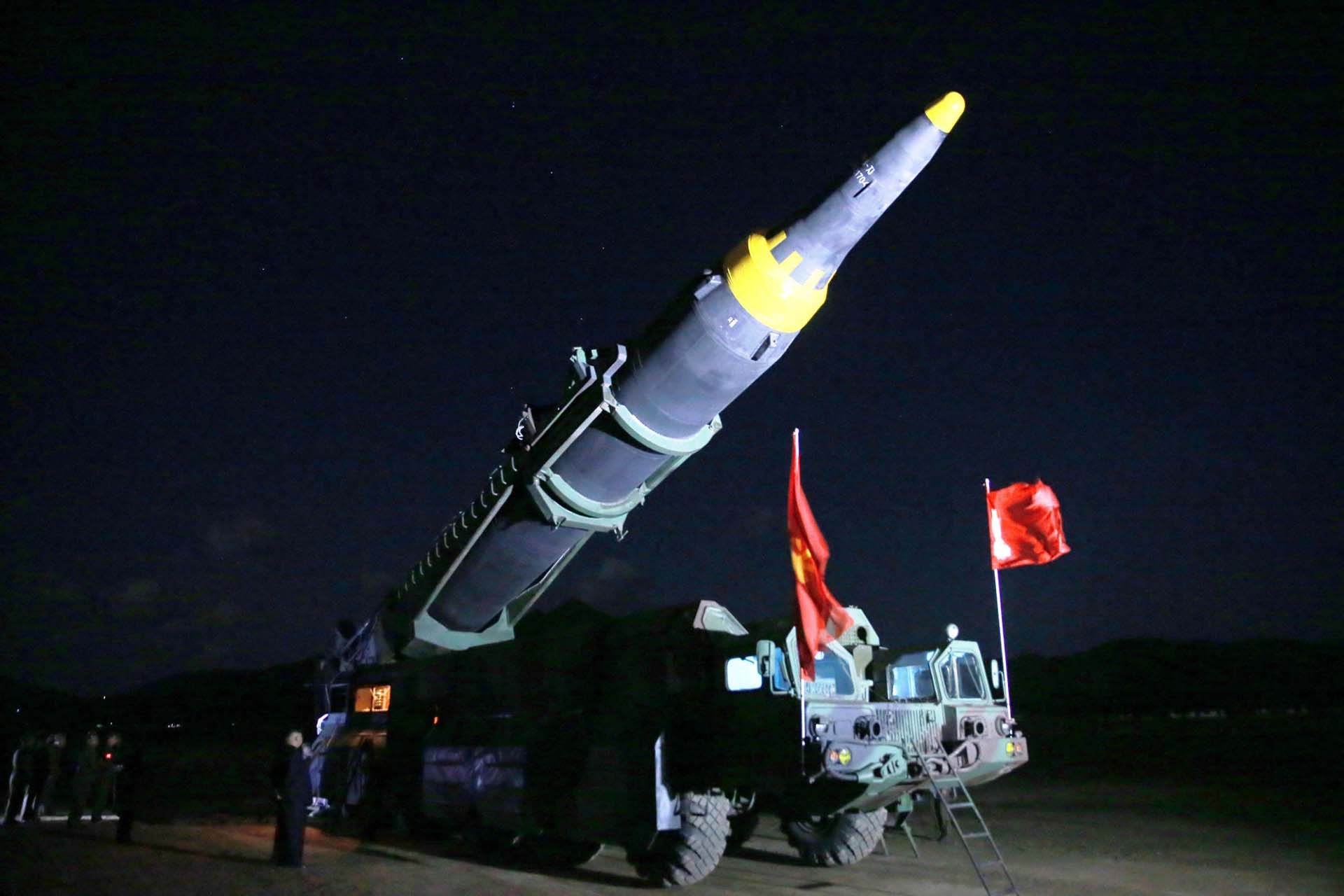 Giới quan sát cho rằng Triều Tiên đã phóng tên lửa Hwasong-12 bay qua không phận Nhật Bản ngày 4/10. (Nguồn: KCNA)
