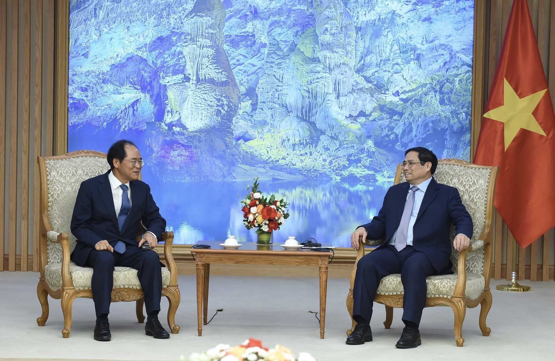 Thủ tướng Phạm Minh Chính tiếp Đại sứ Hàn Quốc tại Việt Nam Park Noh Wan. (Nguồn: TTXVN)