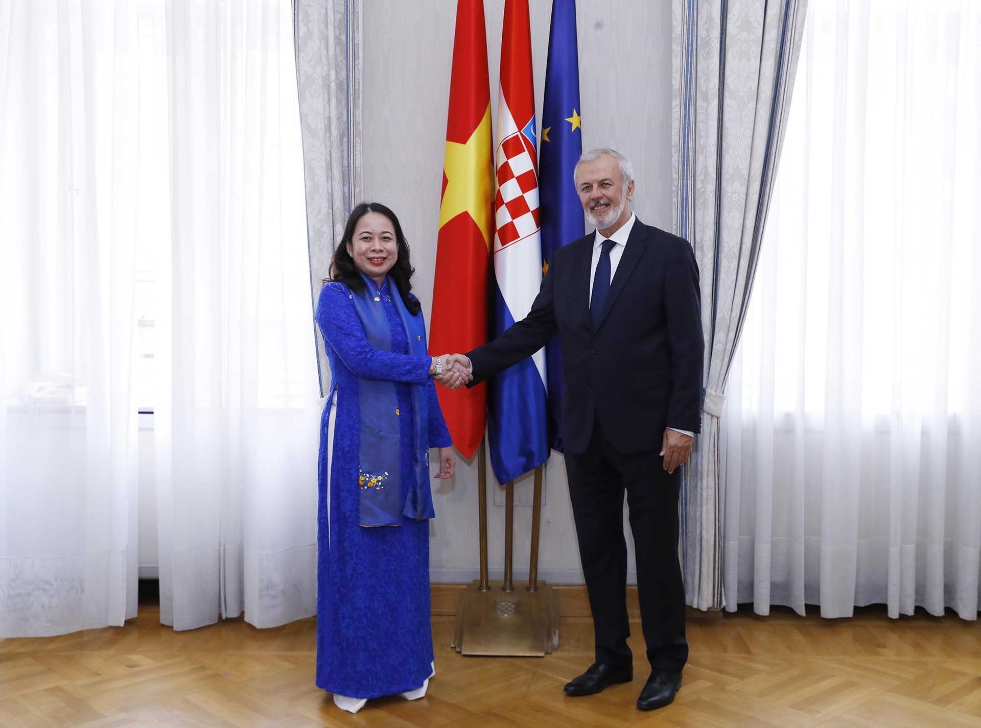 Phó Chủ tịch Quốc hội Croatia Ante Sanader với Phó Chủ tịch nước Võ Thị Ánh Xuân. (Nguồn: TTXVN)