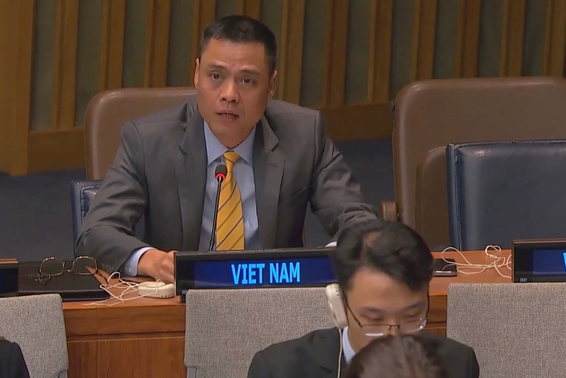 Đại sứ, Trưởng Phái đoàn Việt Nam tại Liên hợp quốc phát biểu tại phiên thảo luận chung của Ủy ban Giải trừ quân bị và An ninh quốc tế.