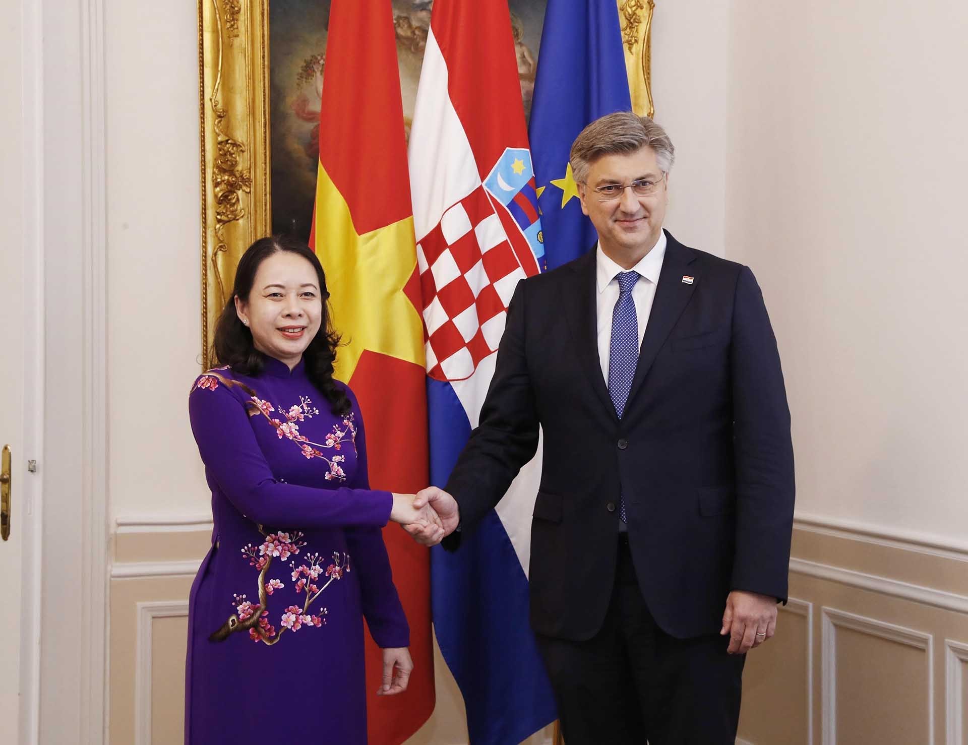 Thủ tướng Croatia Andrej Plenković đón Phó Chủ tịch nước Võ Thị Ánh Xuân. (Nguồn: TTXVN)