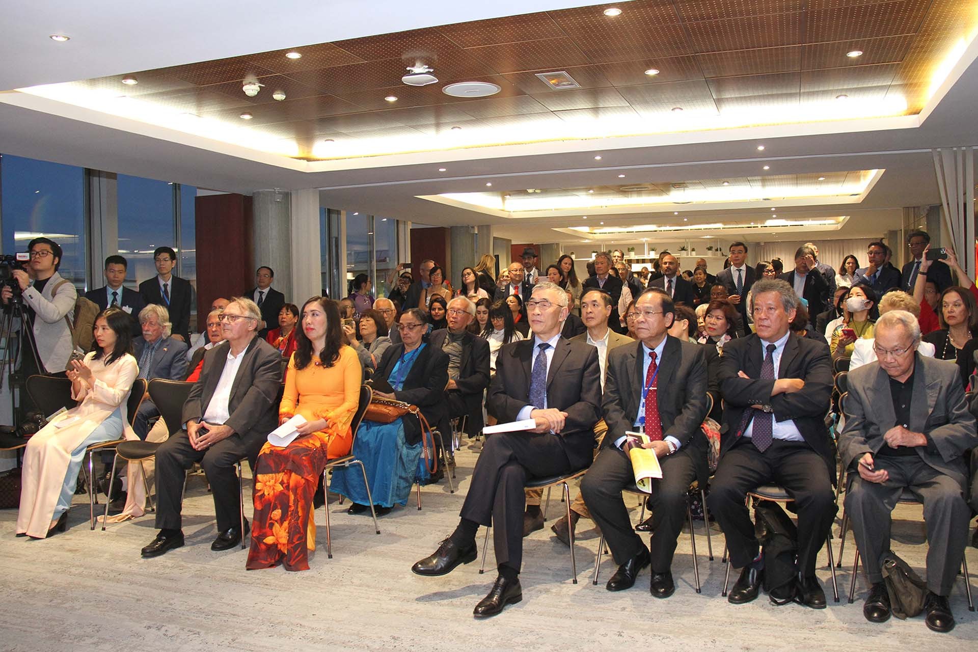 Các đại biểu tham dự Lễ kỷ niệm 35 năm tổ chức UNESCO thông qua Nghị quyết tôn vinh Chủ tịch Hồ Chí Minh